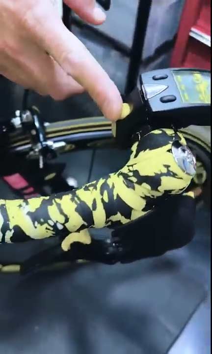 サイコンにもボタンがあります