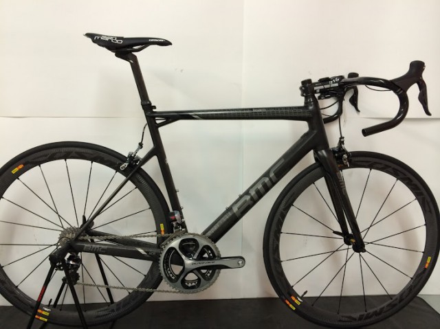 自転車レースでステルスの電動自転車