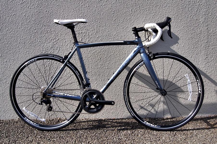 FUJI ロードバイク 赤 ルーべ1.3 北の地獄から来たわけではない / FUJI ROUBAIX1.3 | RAMON BIKES